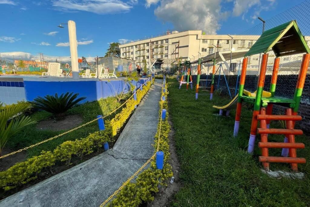 Apartamento Cerca Parque Del Cafe Con Piscina モンテネグロ エクステリア 写真