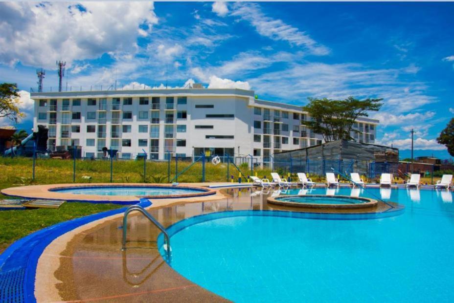 Apartamento Cerca Parque Del Cafe Con Piscina モンテネグロ エクステリア 写真