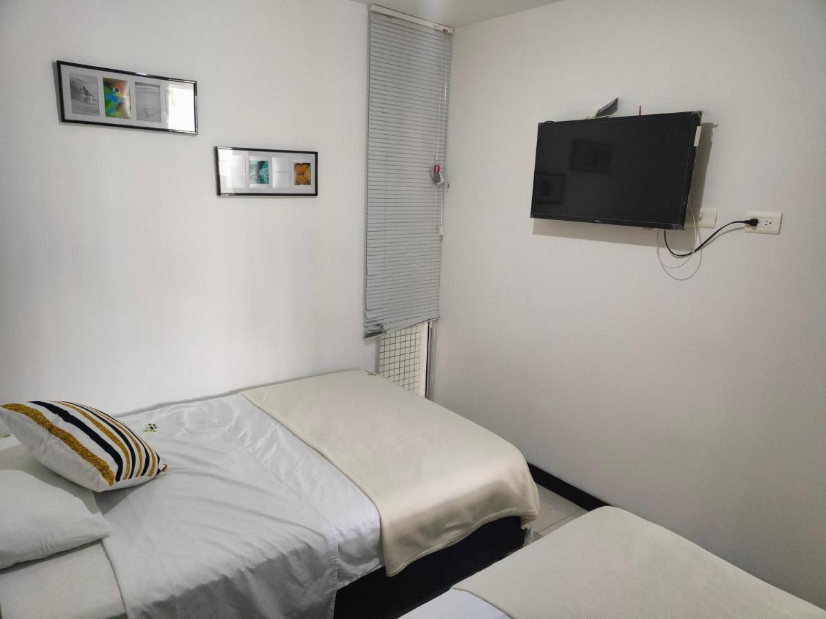 Apartamento Cerca Parque Del Cafe Con Piscina モンテネグロ エクステリア 写真