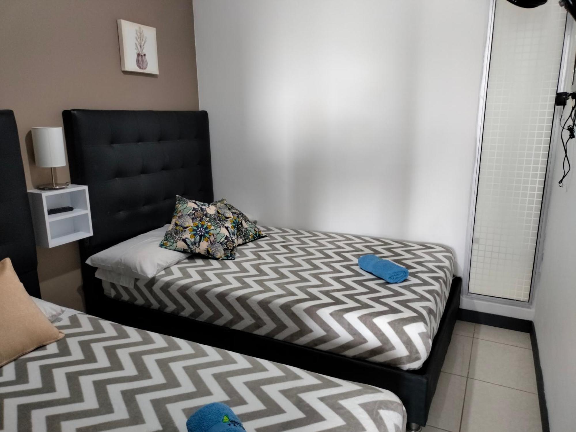 Apartamento Cerca Parque Del Cafe Con Piscina モンテネグロ エクステリア 写真